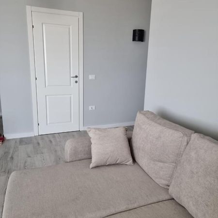 Apartament 2 Camere Eliberarii คอนสตันซา ภายนอก รูปภาพ